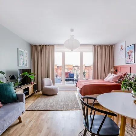 Turnkey I Letna Park Apartment *